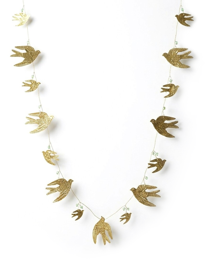 Swallow family Garland NAW20286