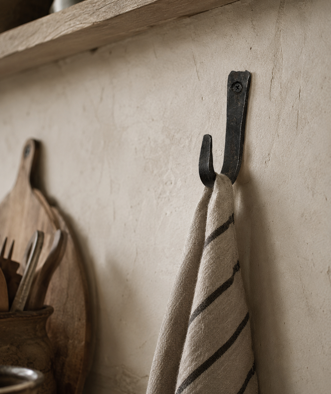 Hand forged iron hook EC8044