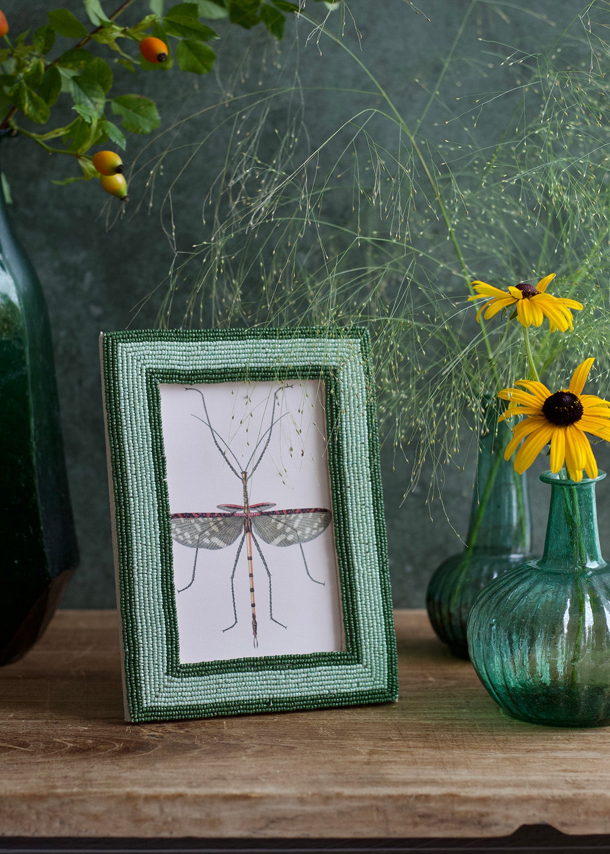 Beaded photo frame AKS011
