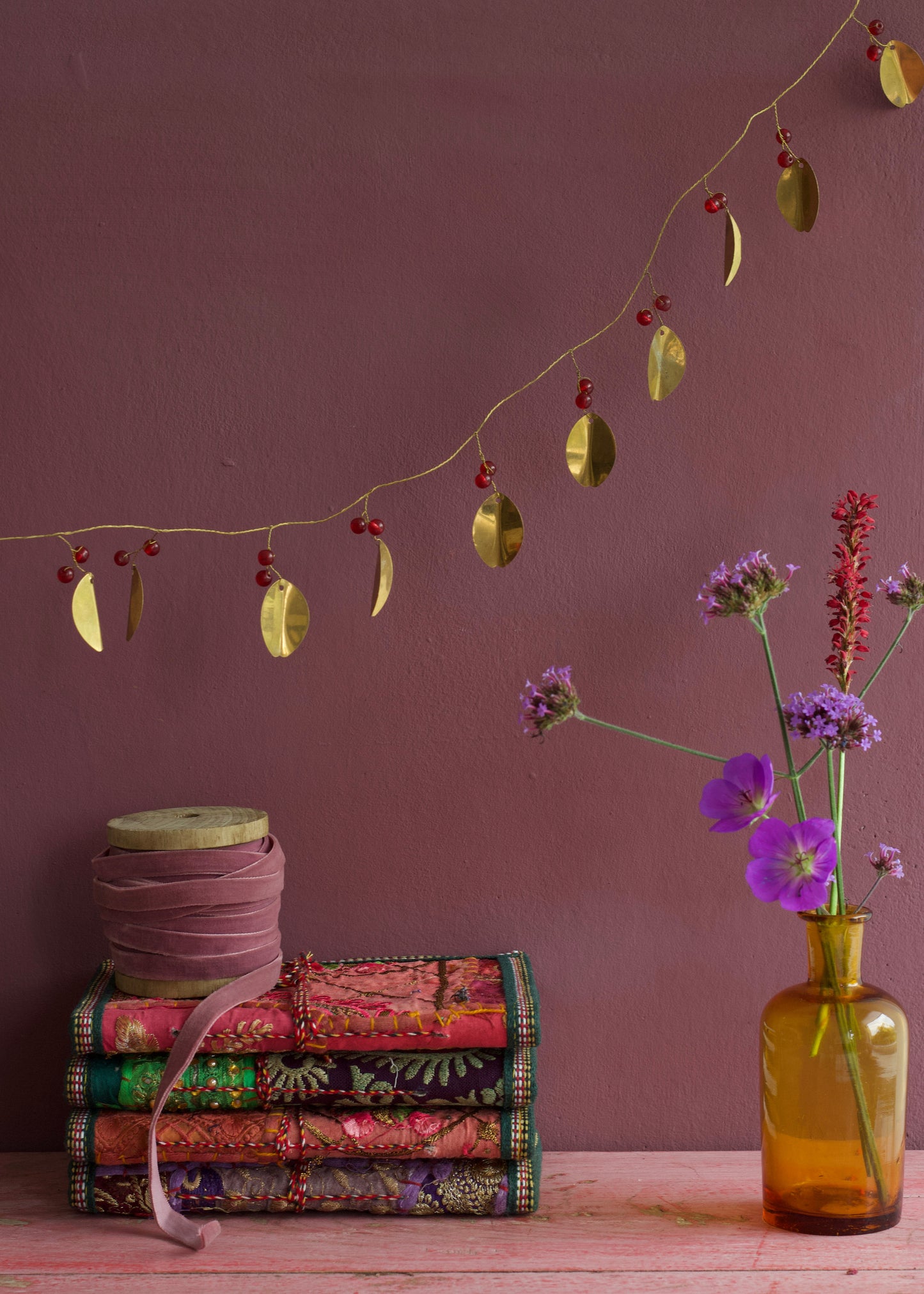 Garland leaves with red berries EW-4622B