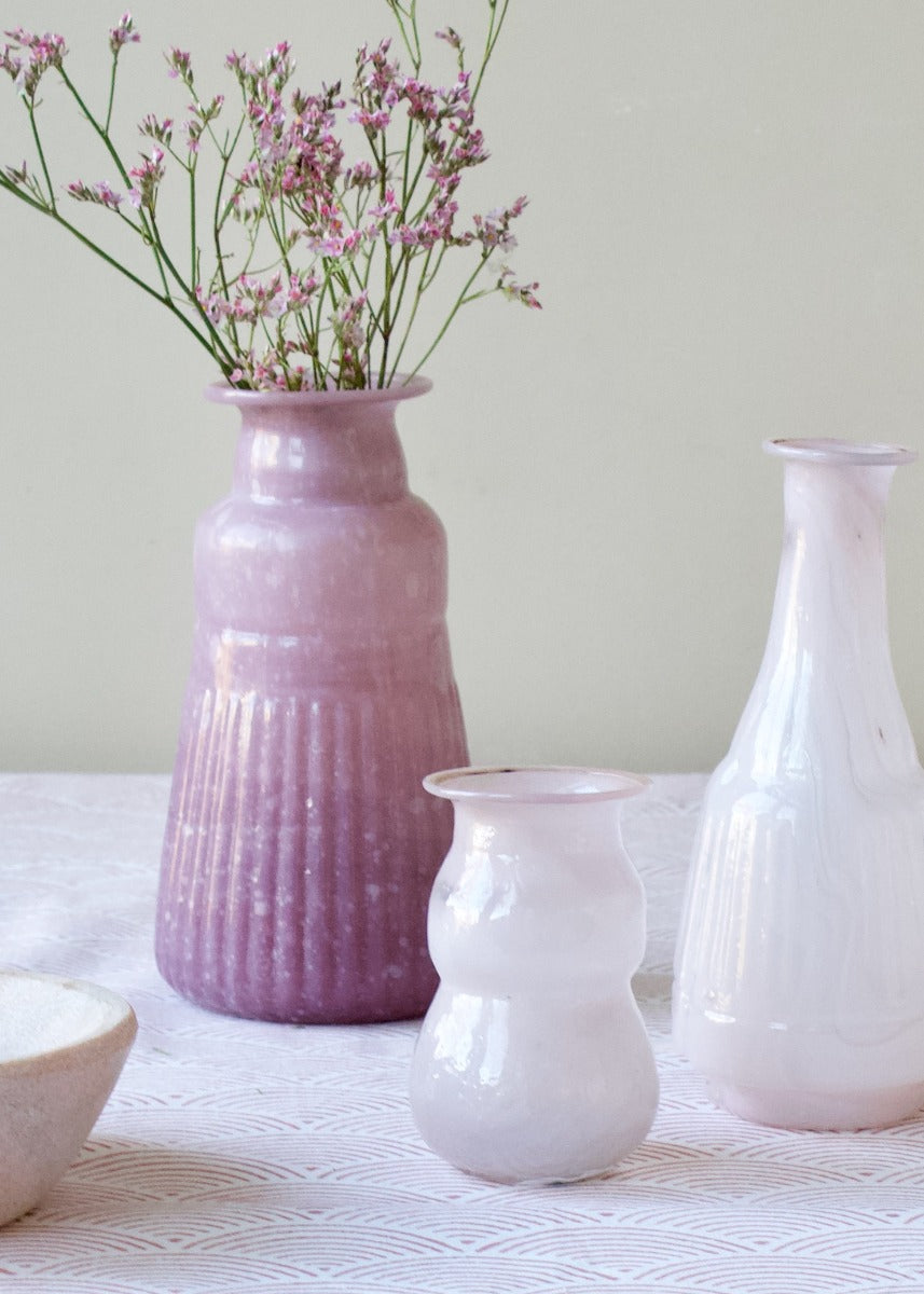 Vase en verre recyclé en opaline rose WEL124