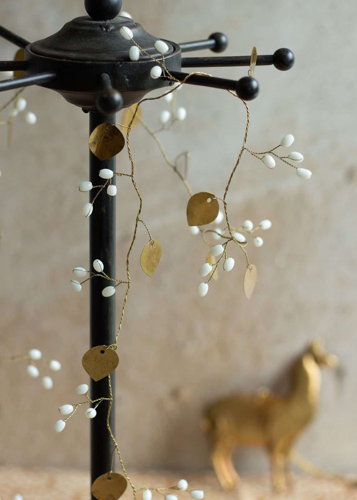 Garland witte bessen en goud EW-5559