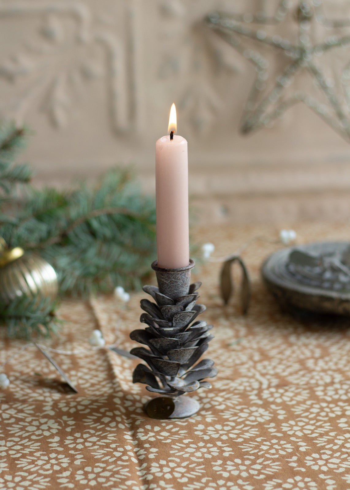Bougeoir en forme de pomme de pin EW-5291