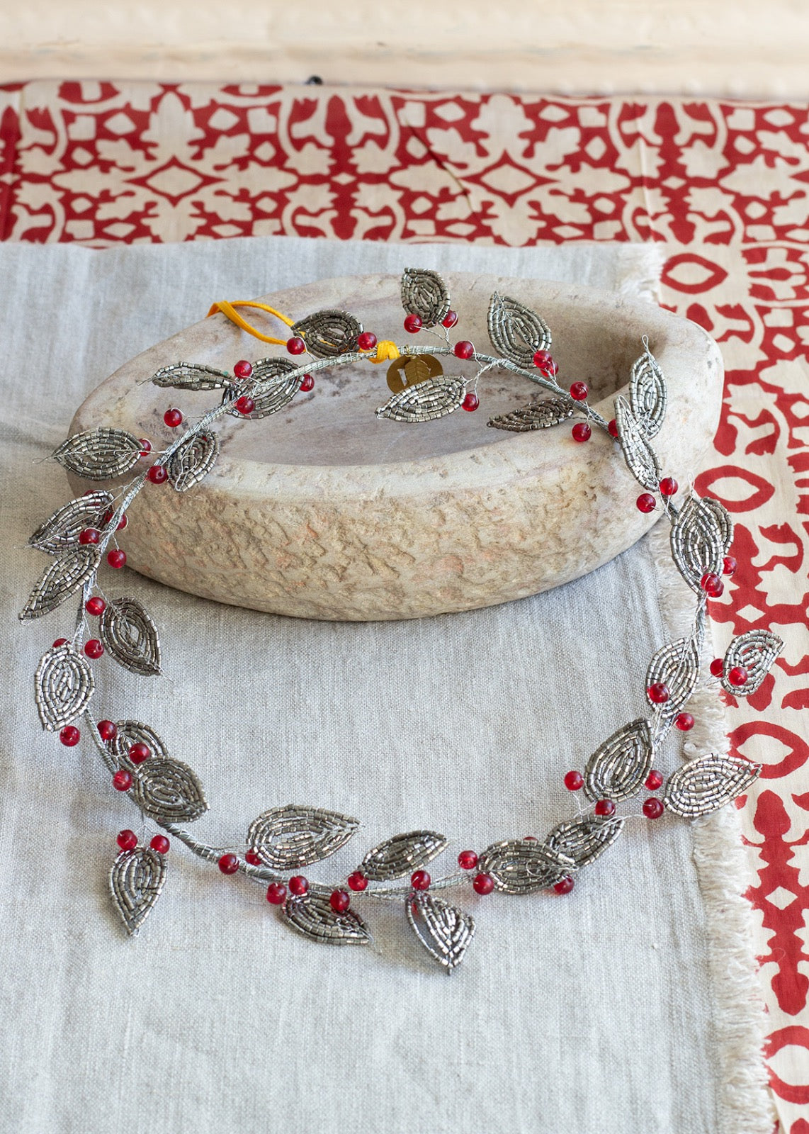 Wreath silver leaf red berries EW-4545A