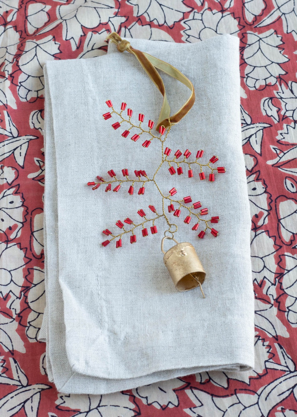 Cloche avec perles rouges WD50