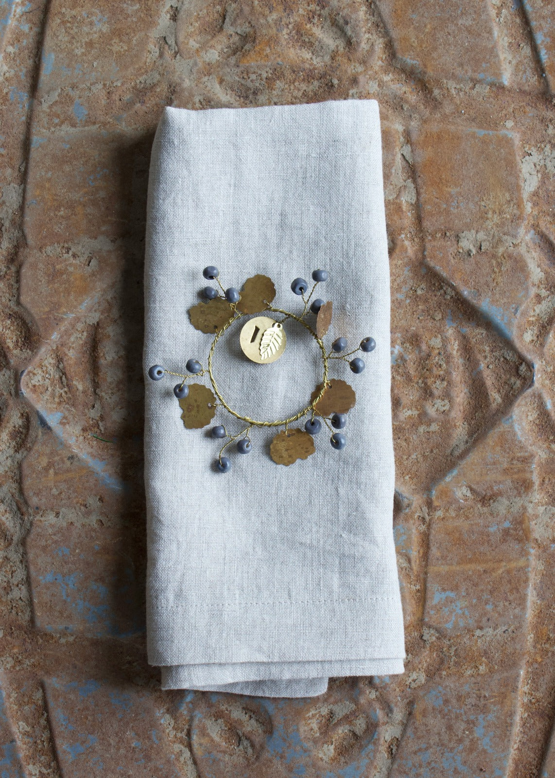 Rond de serviette perle en bois noir TI1324