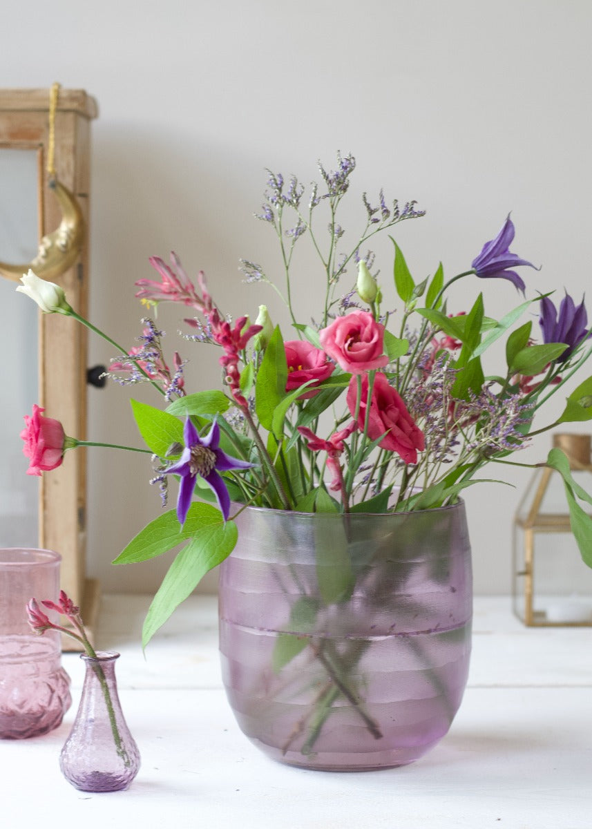Vase cut in lilac WEL134