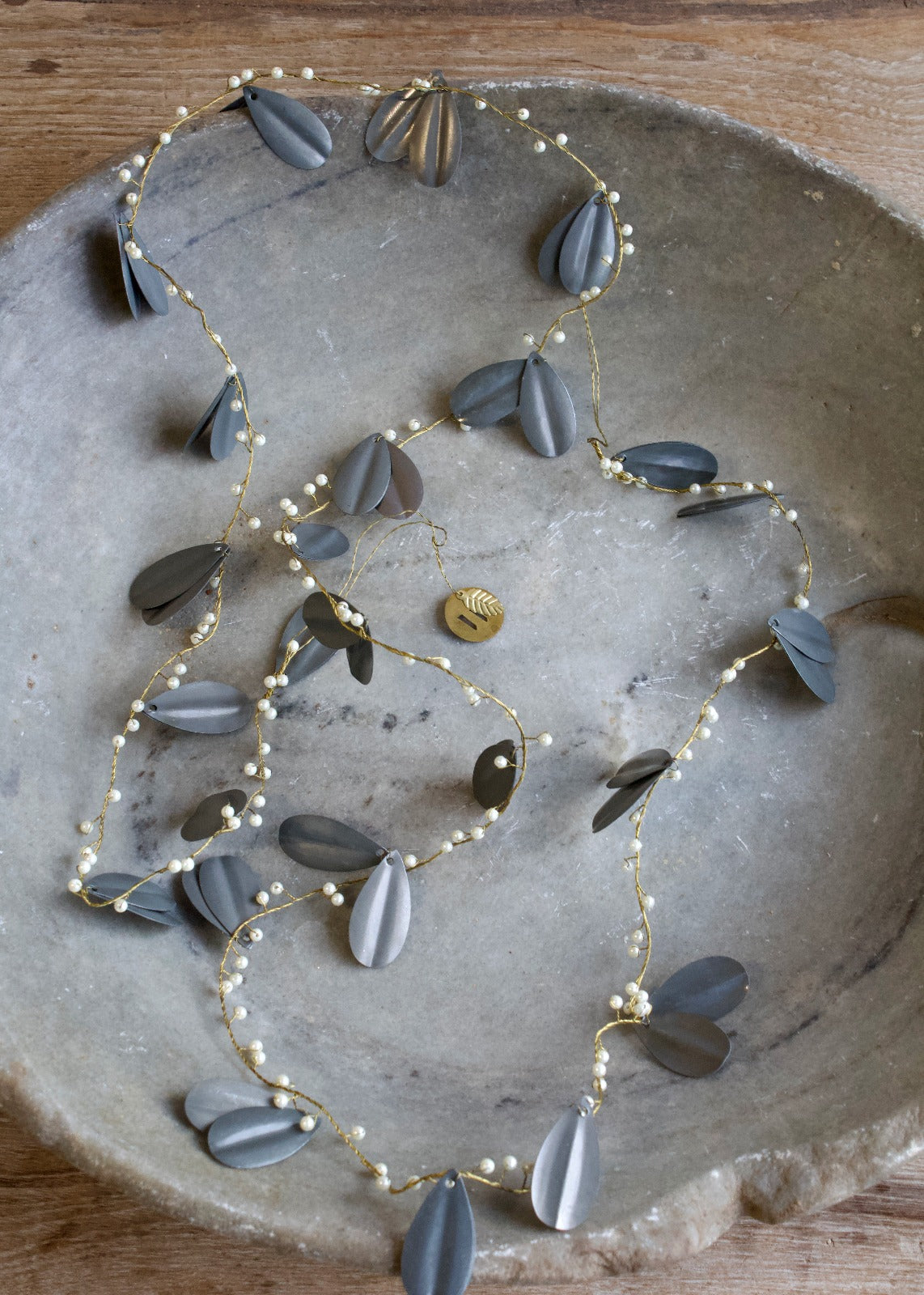 Guirlande perles blanches & zinc EW-5240