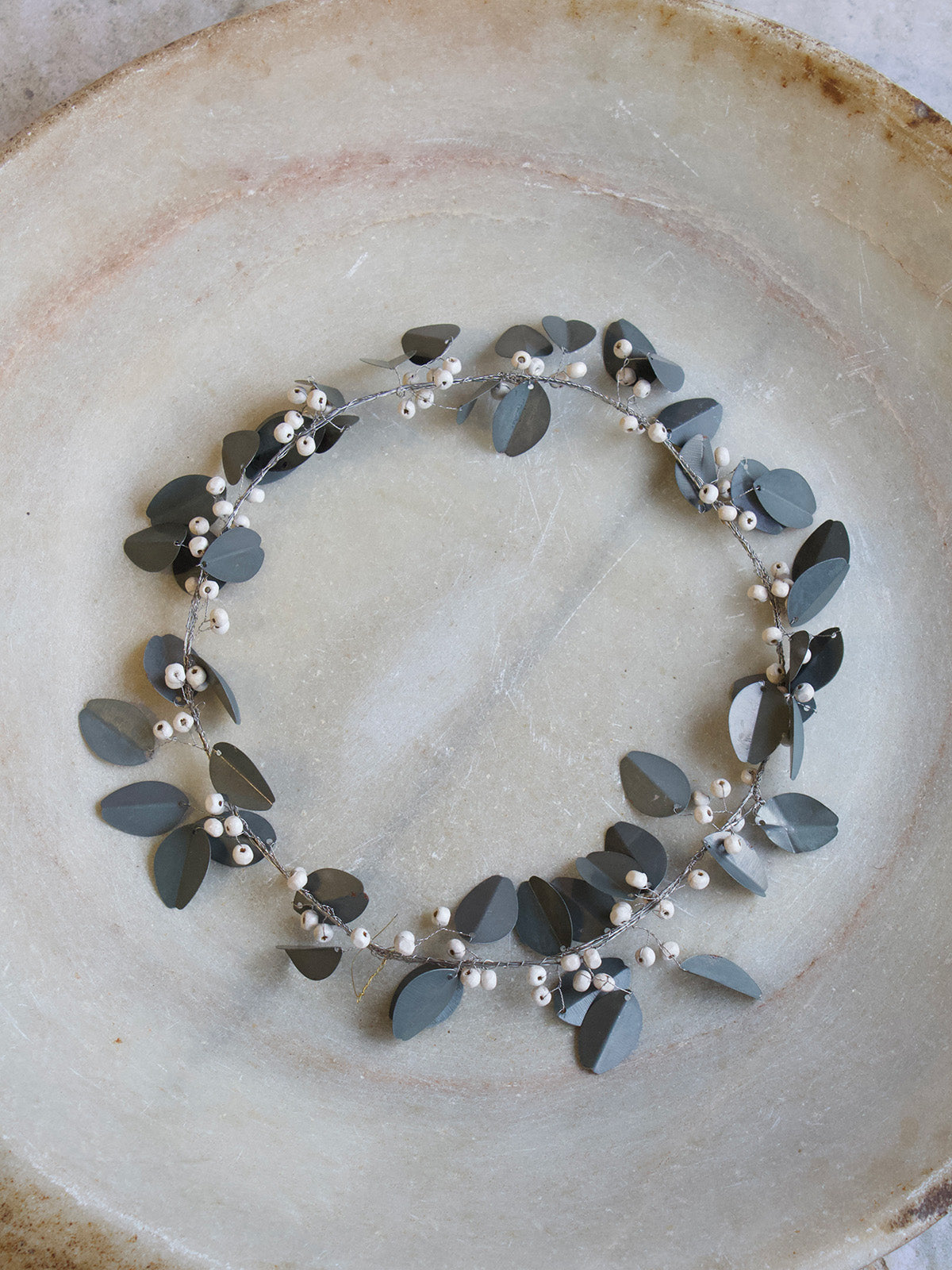 Zinc wreath white berries EW-6207