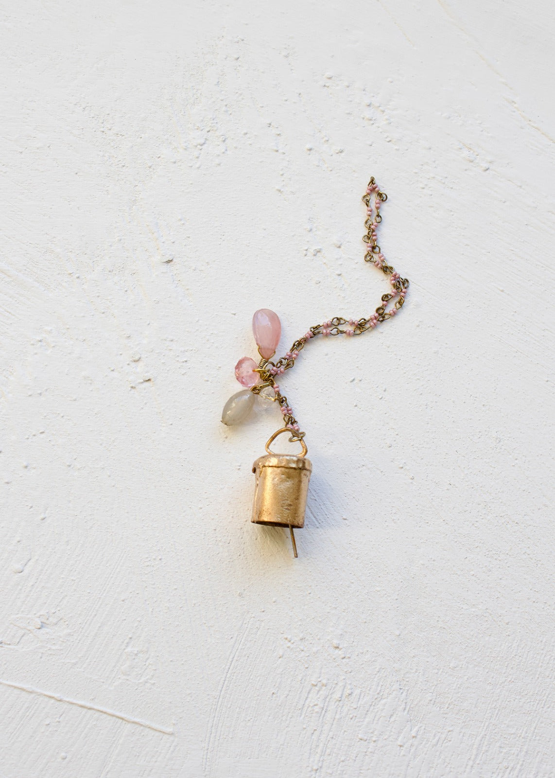 Ornement cloche perles roses BE007