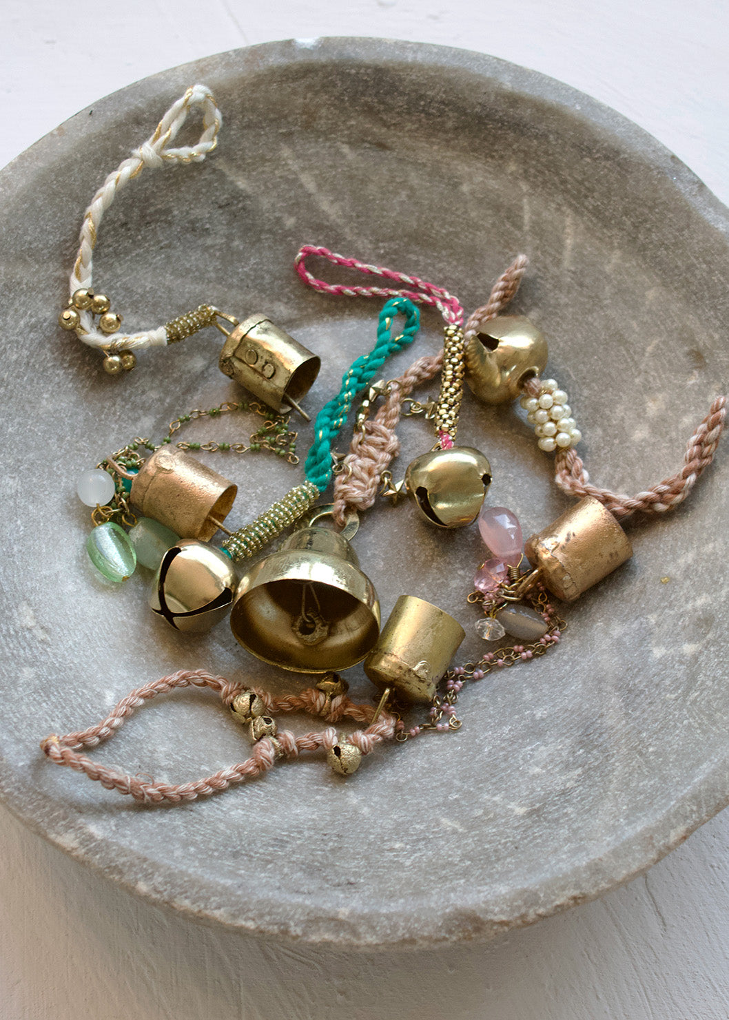 Ornement cloche perles roses BE007