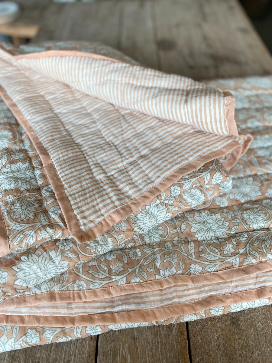 Gewatteerde sprei NAK2308
