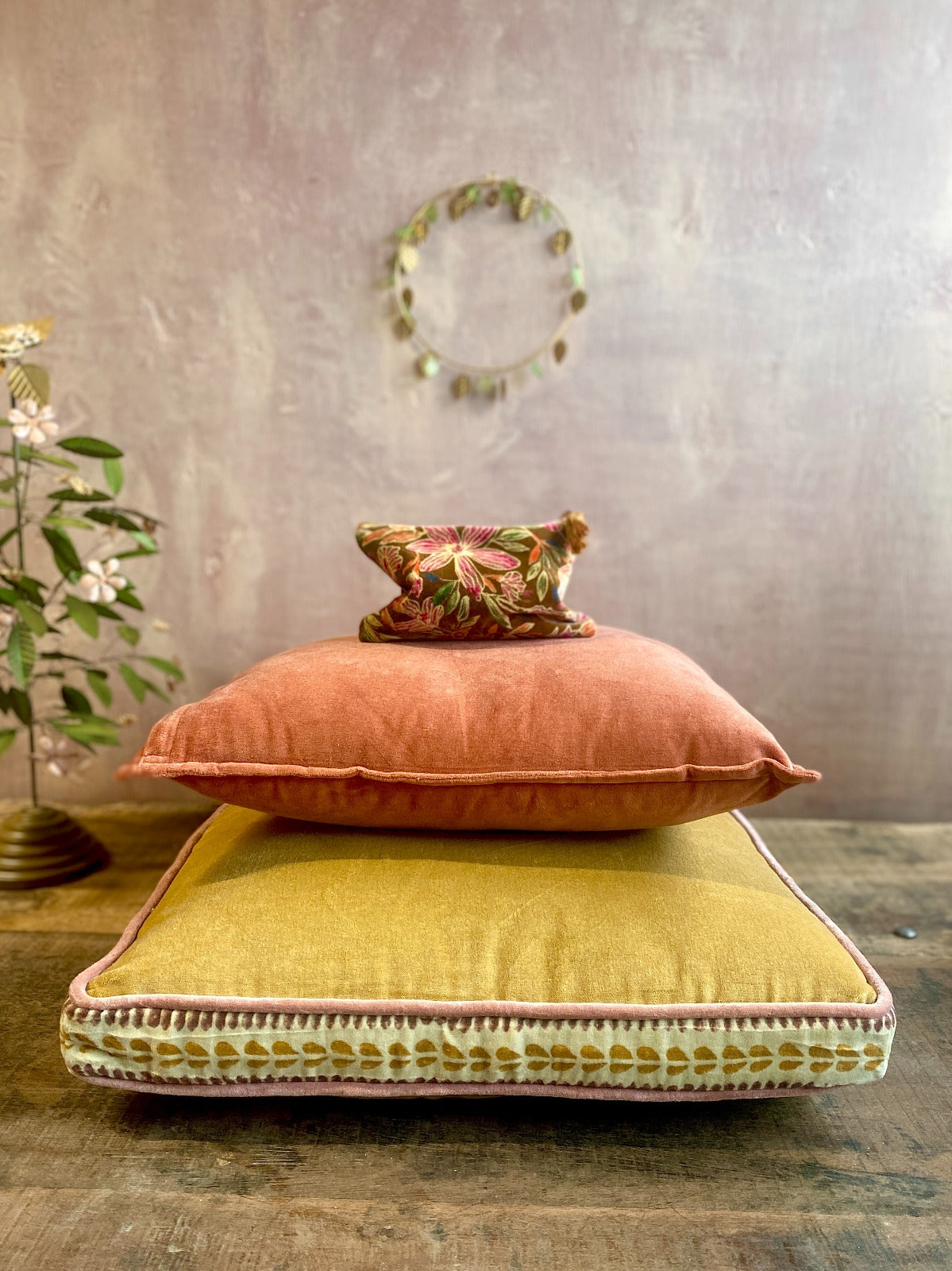 Embroidered cushion cover JA2330