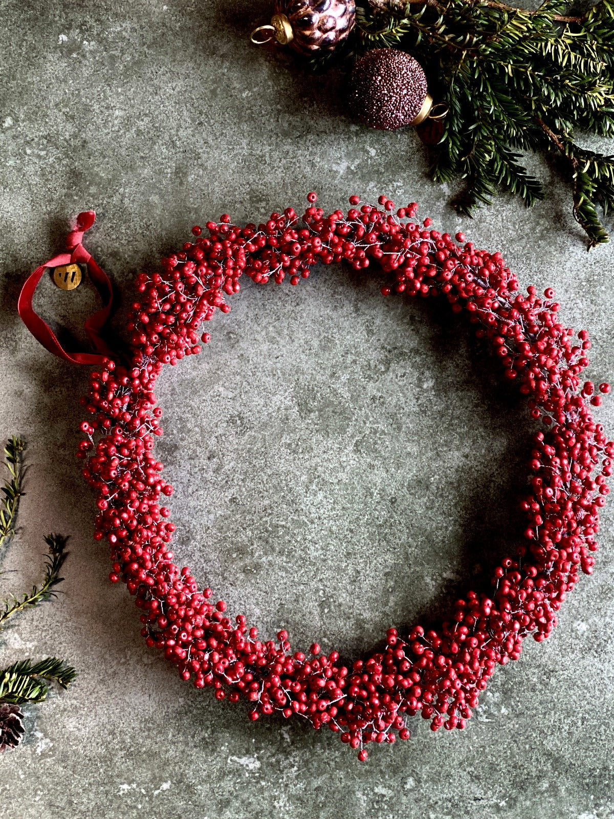 Wreath red berries L EW-5476