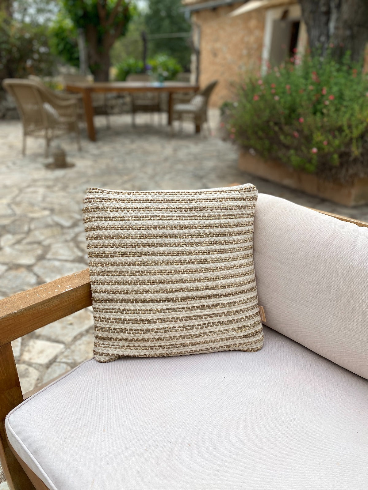 Cushion jute incl. filling LI015