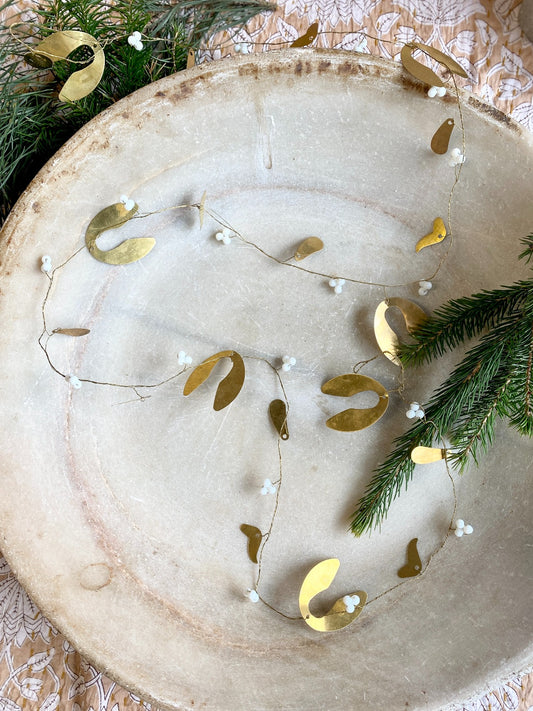 Mistletoe garland brass EW-5602