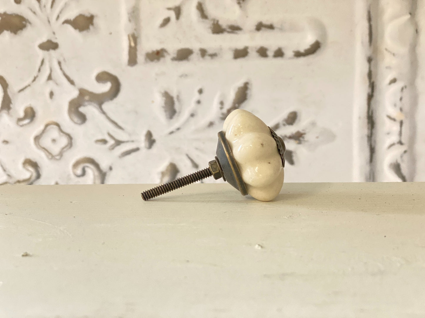 Bouton blanc courbé MJ-410