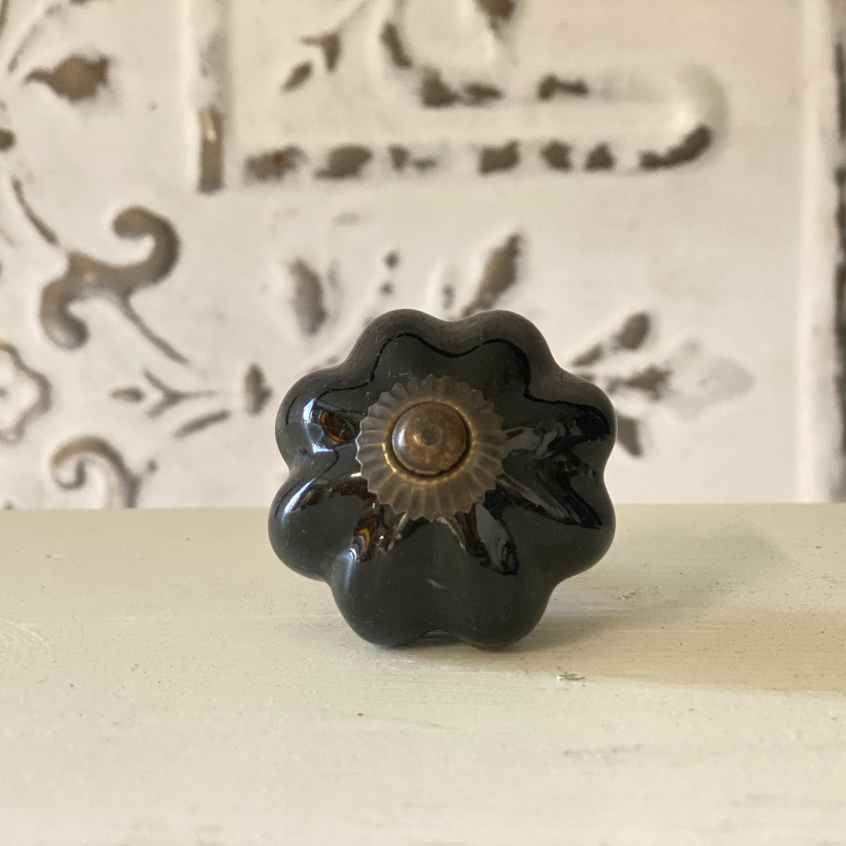 Bouton courbé noir MJ-399