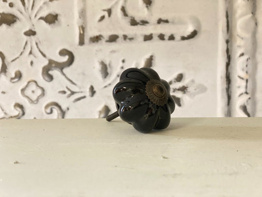 Knob black curved MJ-399
