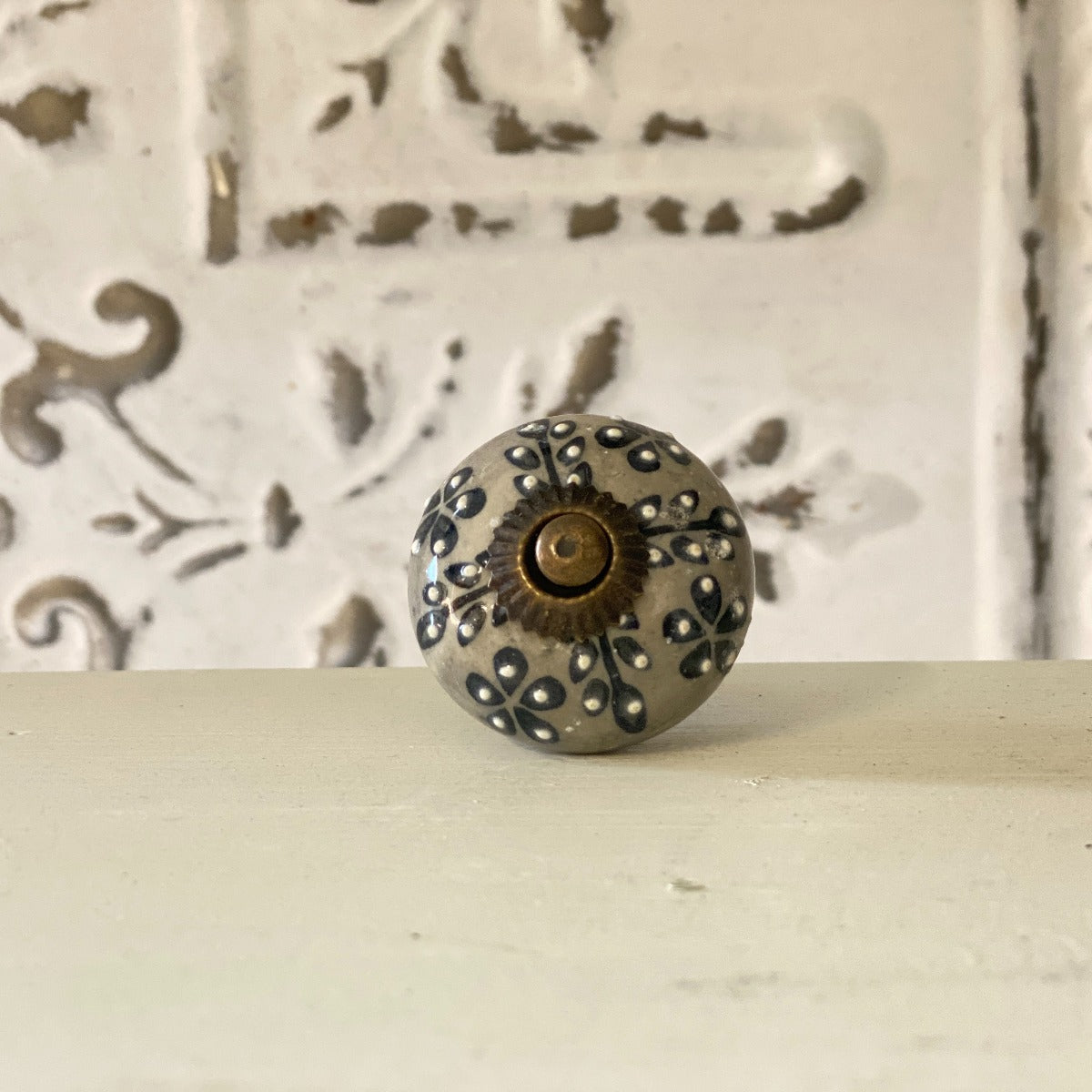 Bouton fleur gris MJ-404