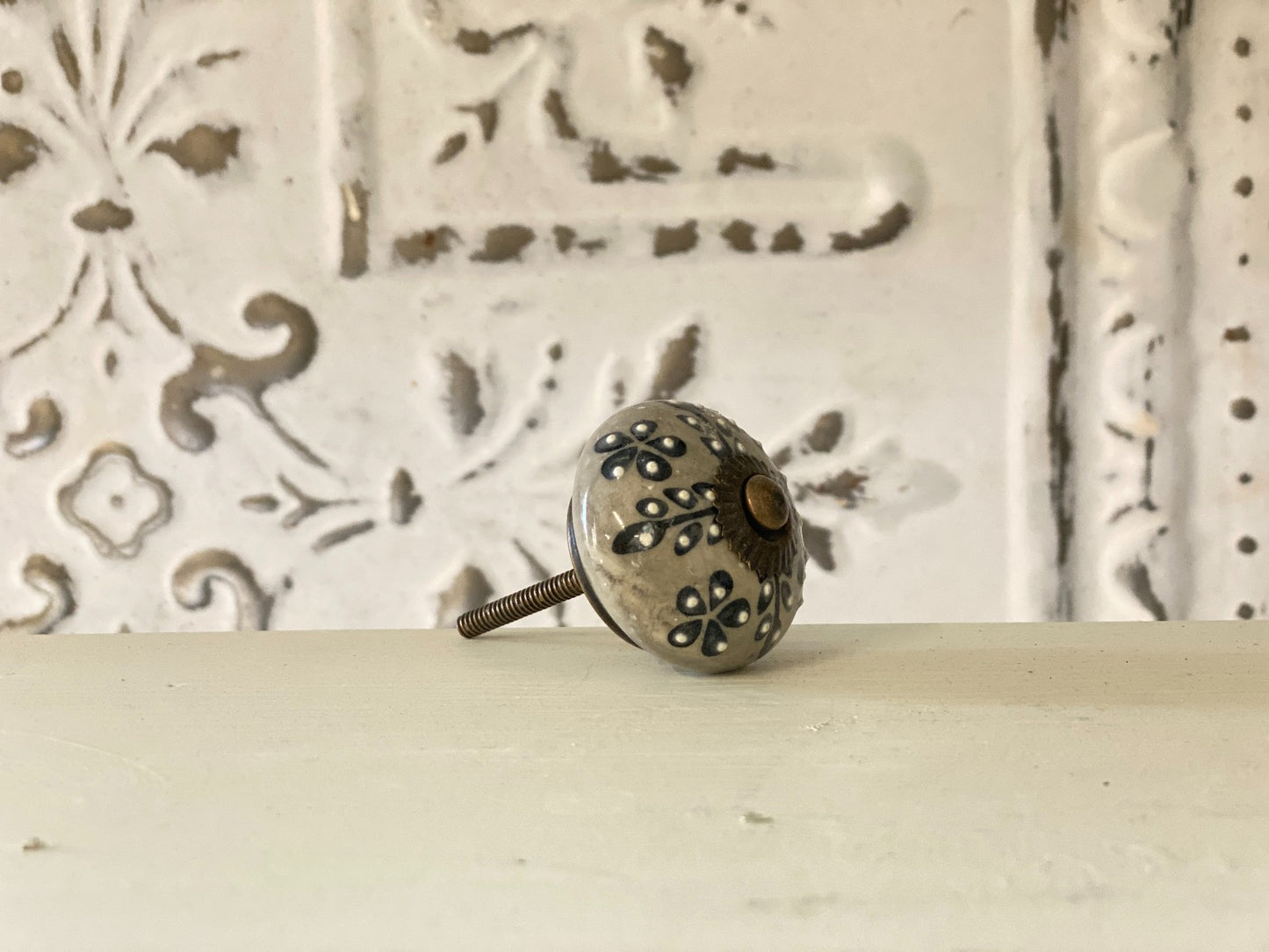 Bouton fleur gris MJ-404