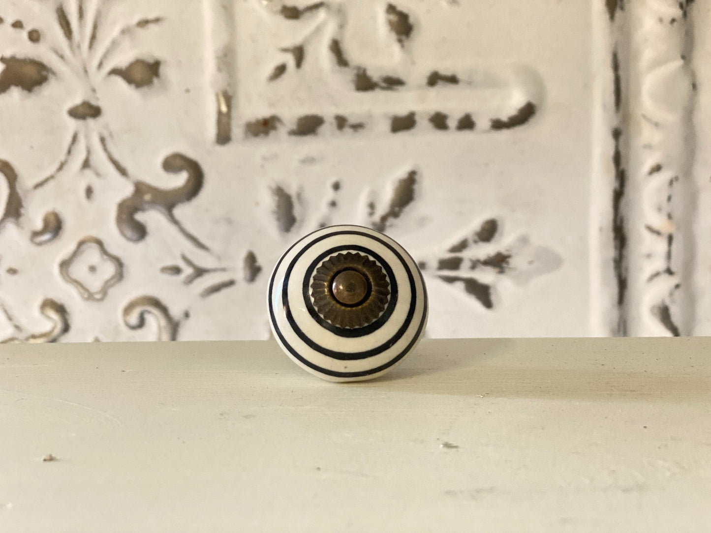 Bouton blanc noir MJ-409