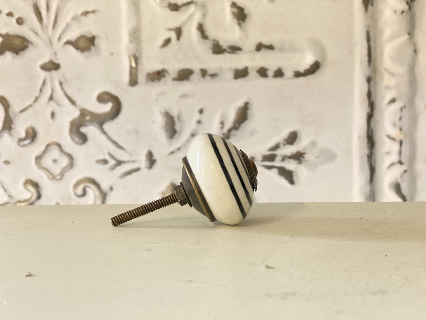 Bouton blanc noir MJ-409