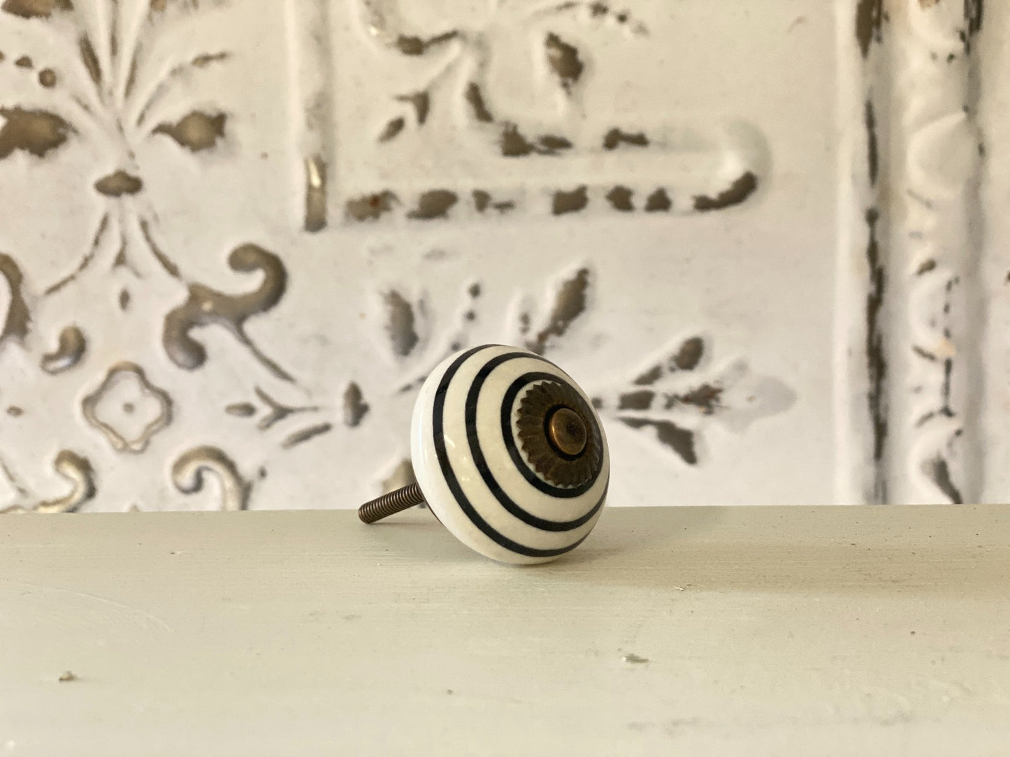 Bouton blanc noir MJ-409