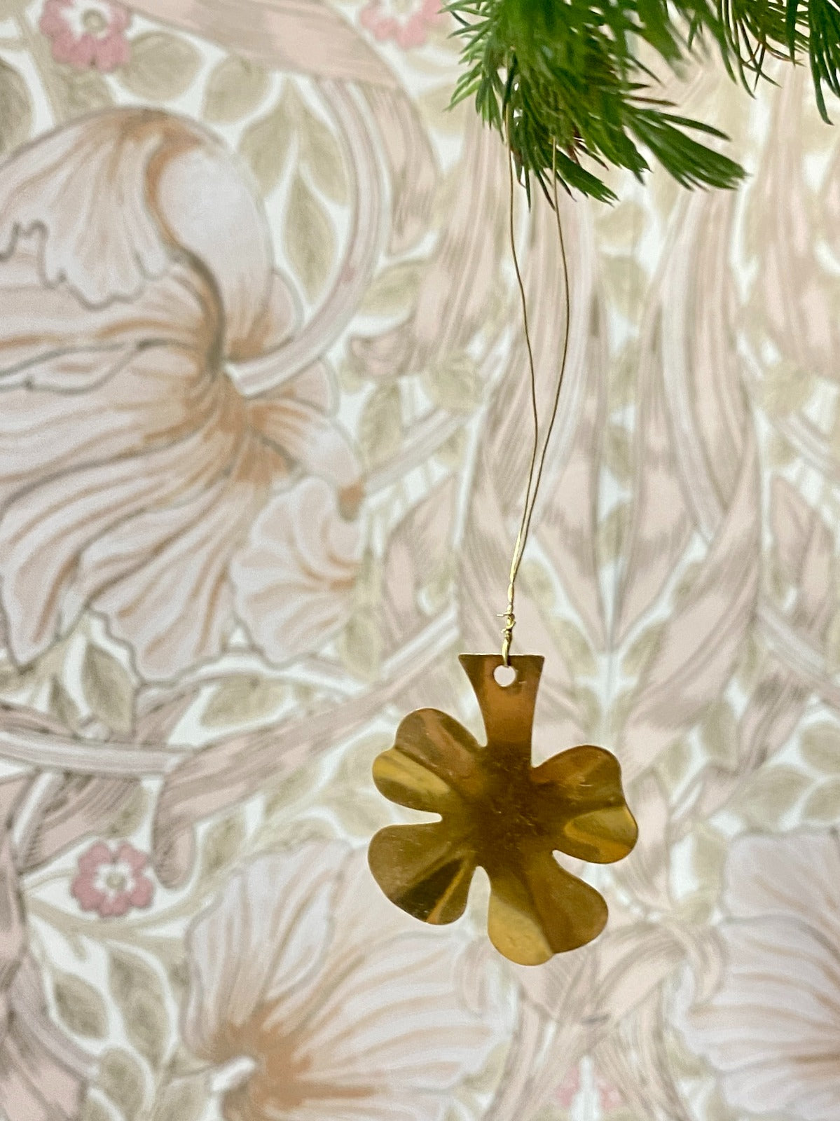Clover tag brass TI01