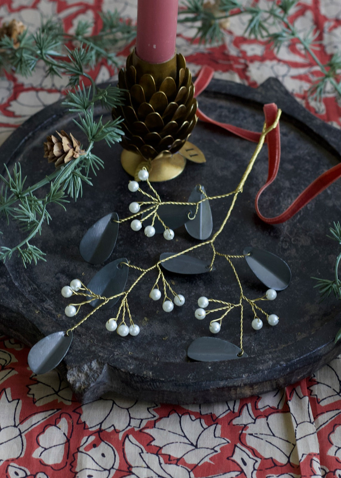 Bouquet de feuilles de zinc et perles de nacre TI1227