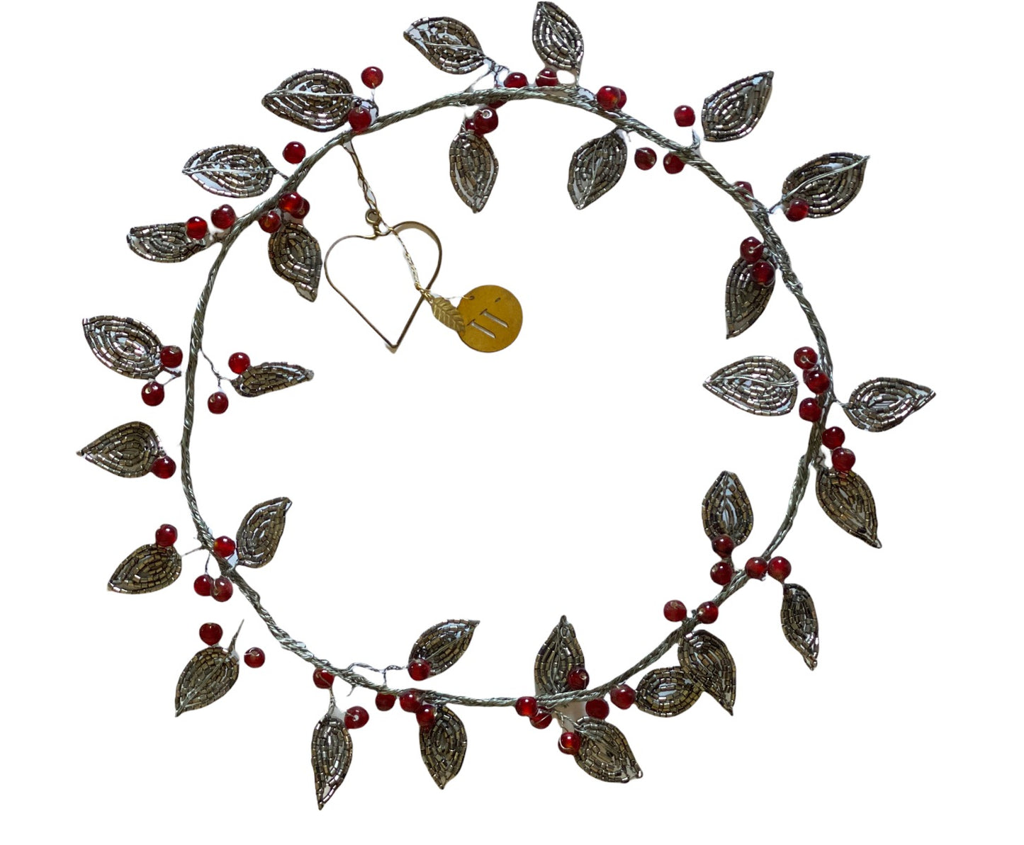 Wreath silver leaf red berries EW-4545A