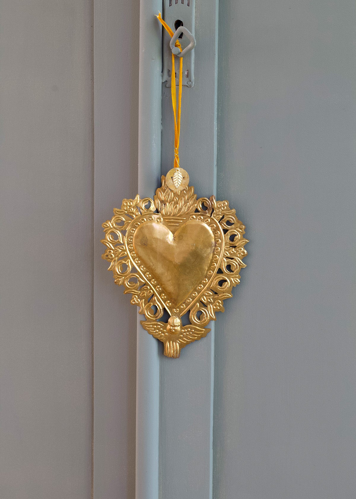 Angel sacred heart NAW2799