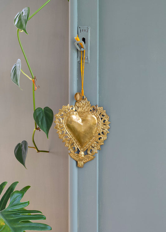 Angel sacred heart NAW2799