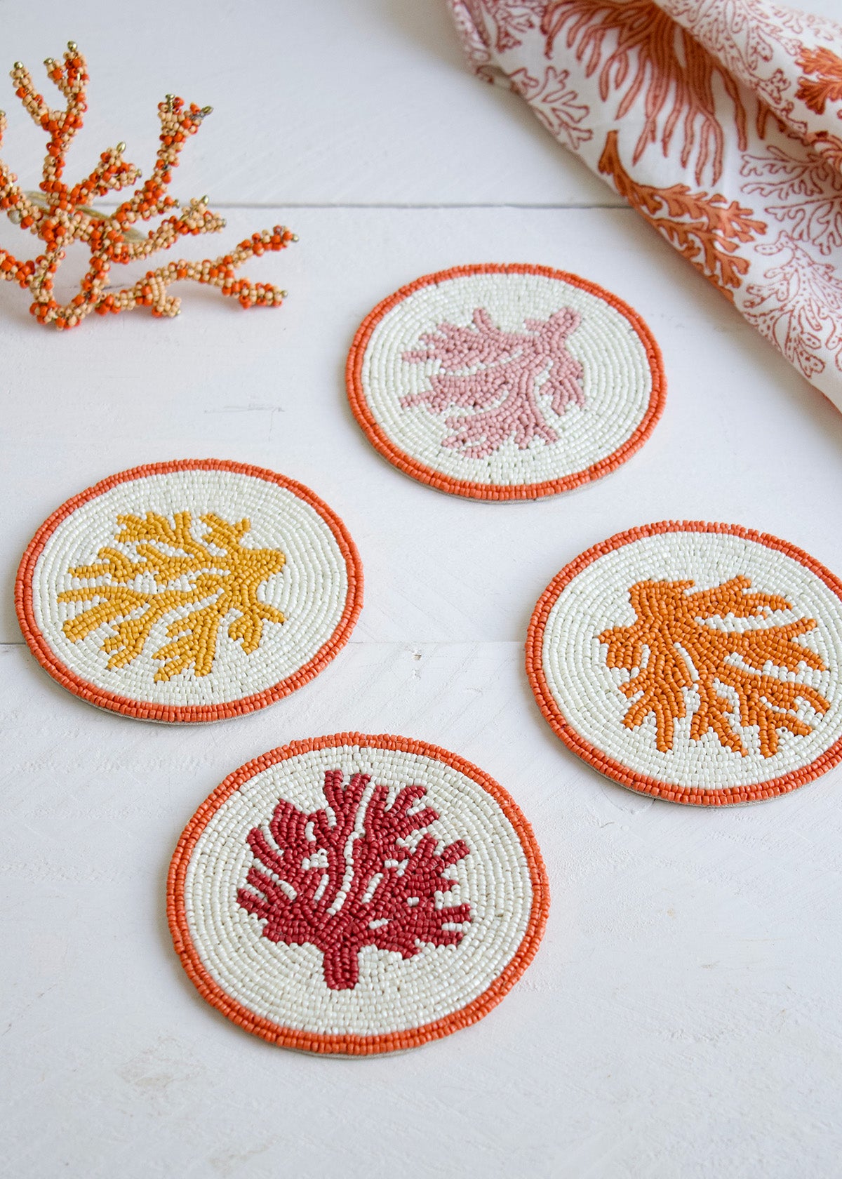 Coral beaded coaster s/4 AKS013