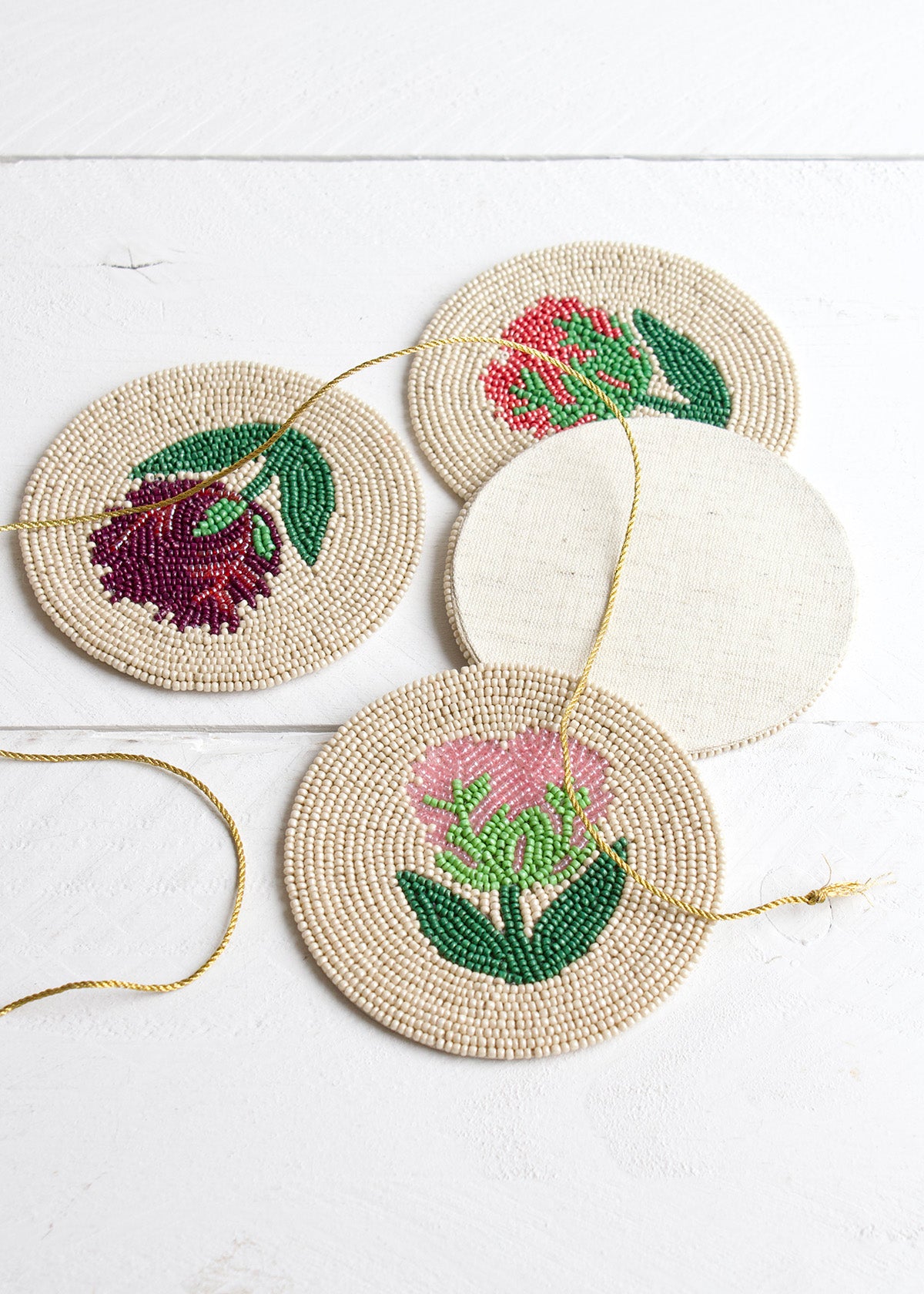 Tulip design beaded coasters s/4 AKS001