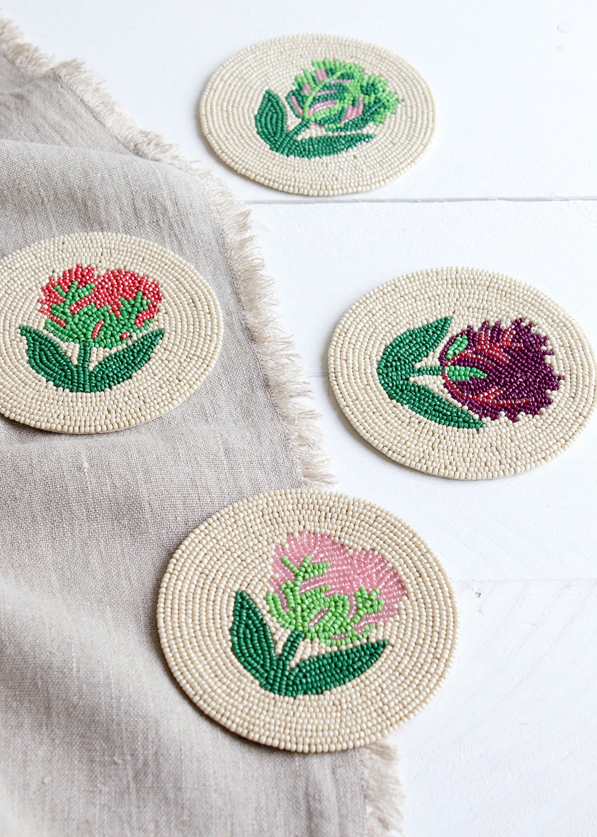Tulip design beaded coasters s/4 AKS001