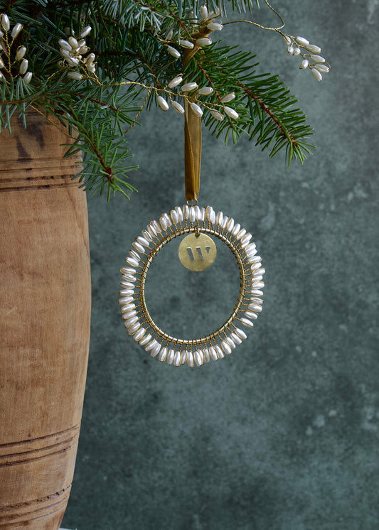 Pearl Hoop Ornament WD61