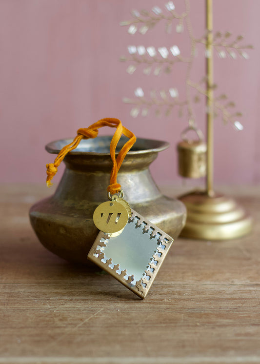 Diamond mirror ornament TI2107
