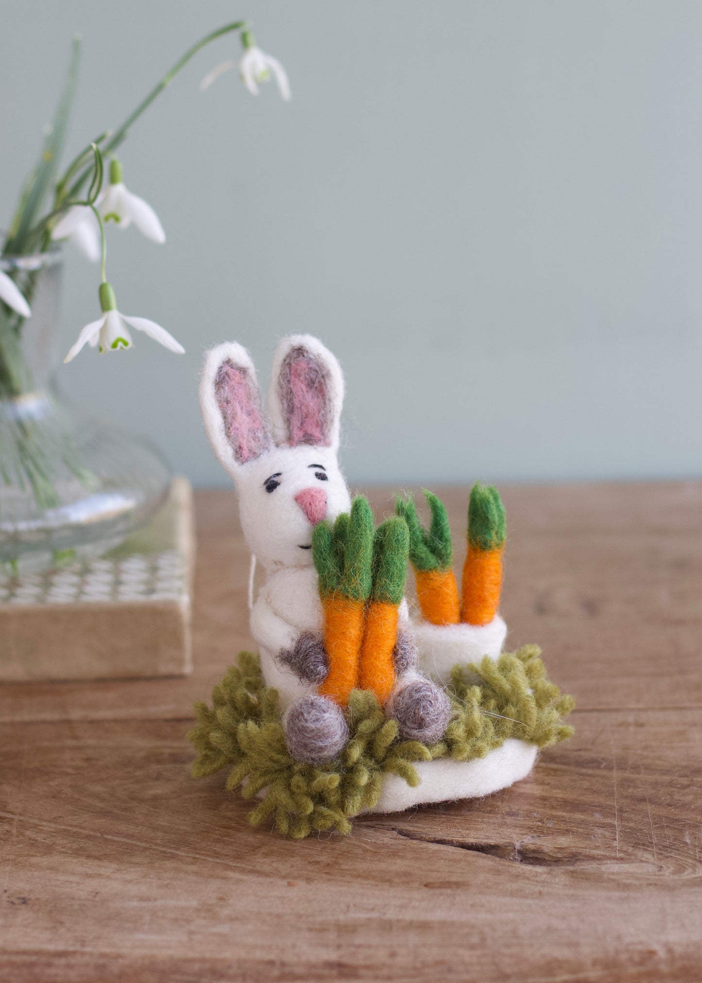 felt Hare In Grass Nep10603
