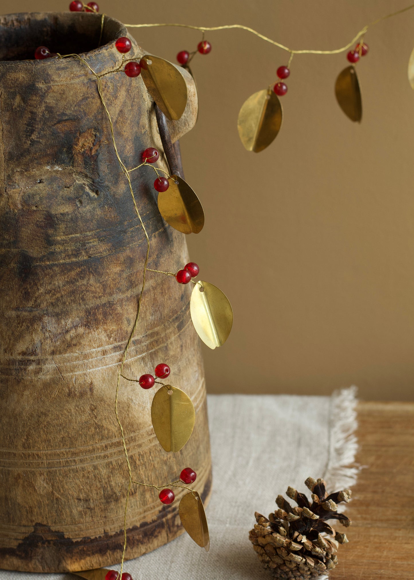 Garland leaves with red berries EW-4622B