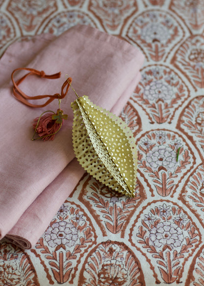 Perforated Leaf Ornament NAW1518