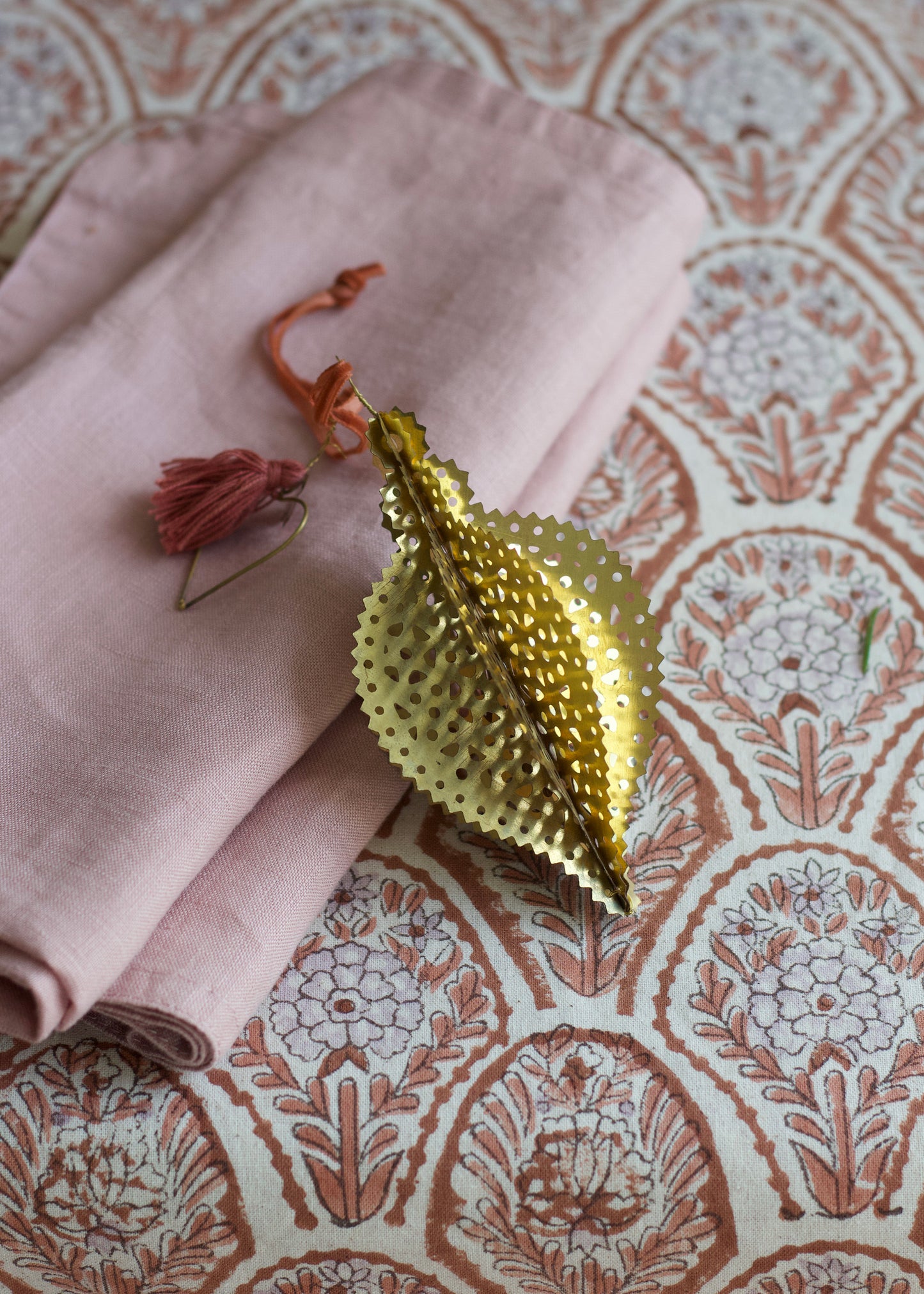Perforated Leaf Ornament NAW1516