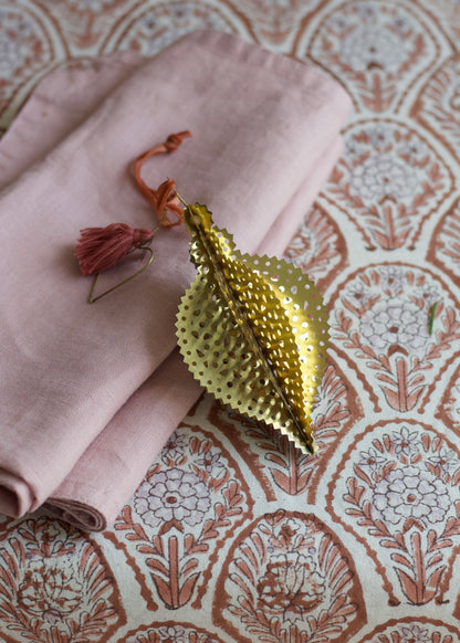 Perforated Leaf Ornament NAW1516