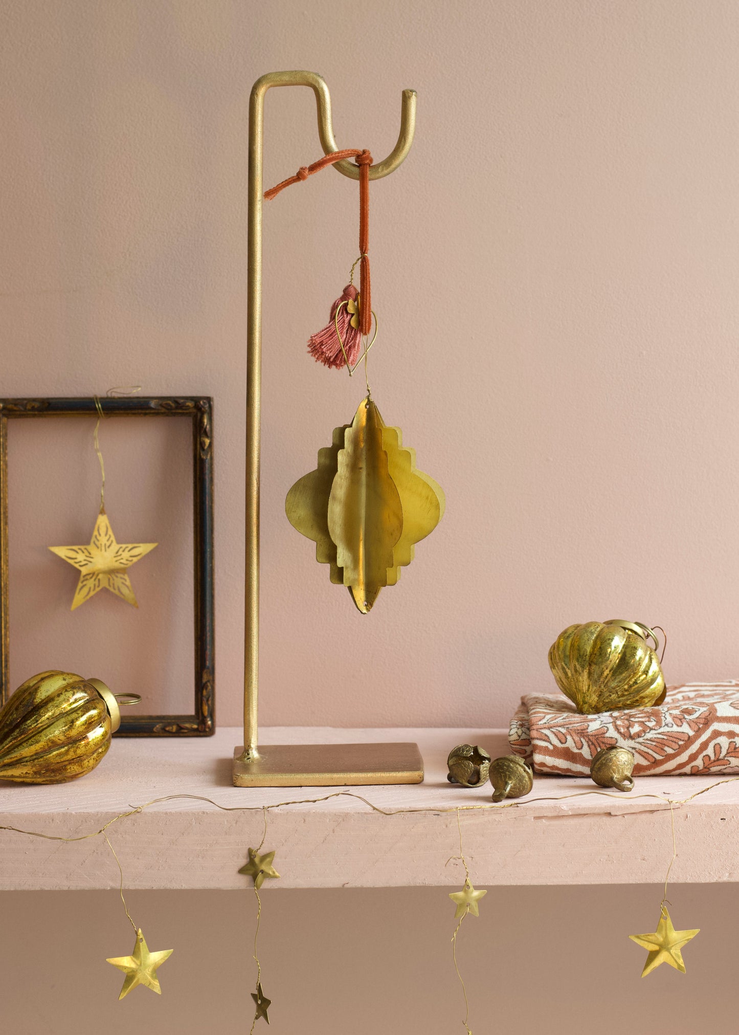 Quatrefoil Ornament NAW1515