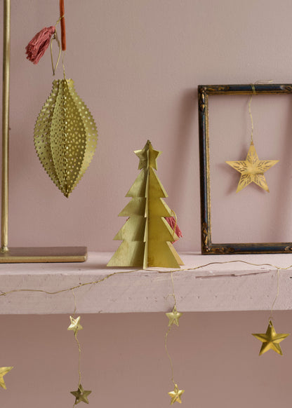 Perforated Leaf Ornament NAW1518