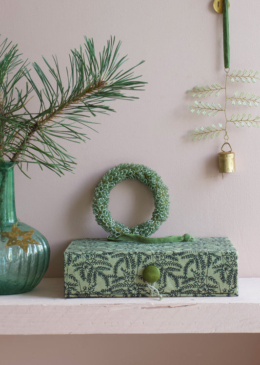 Celadon Mist curly wreath WD121