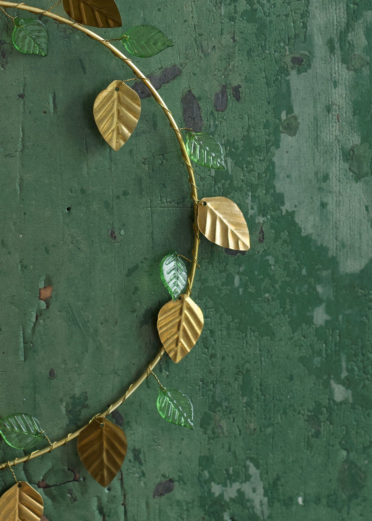 Groene en gouden bladerenkrans TI0623