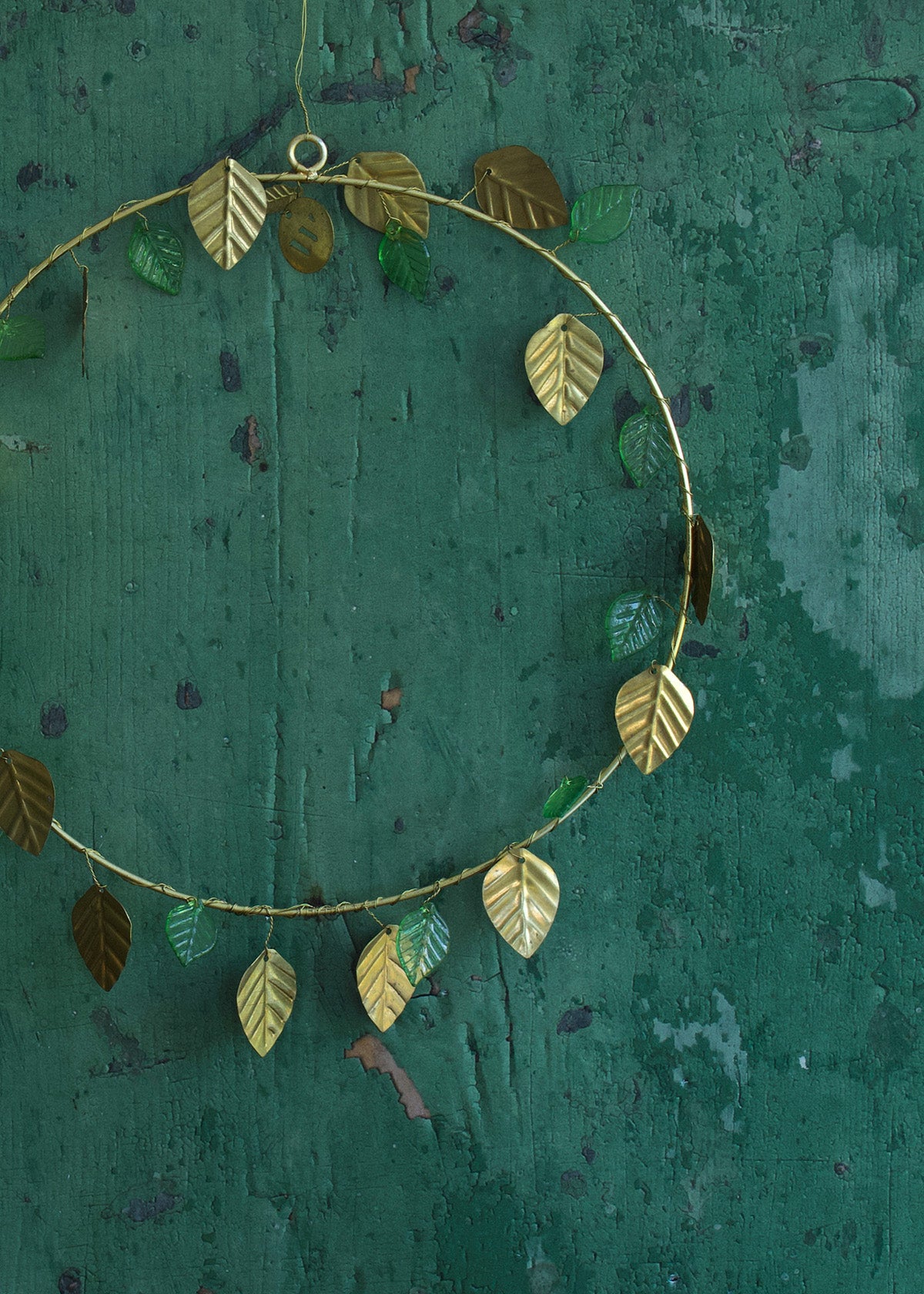 Groene en gouden bladerenkrans TI0623
