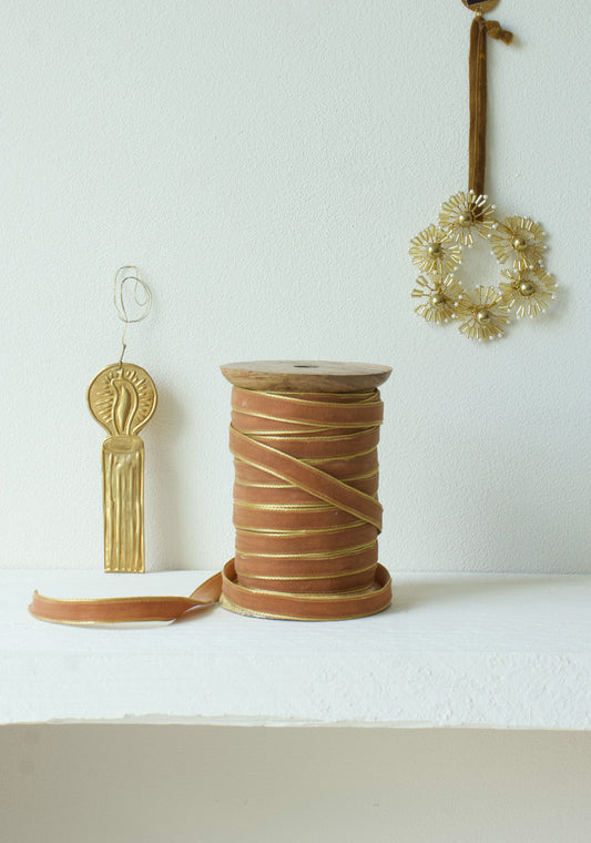 Velvet ribbon golden rim AE2298