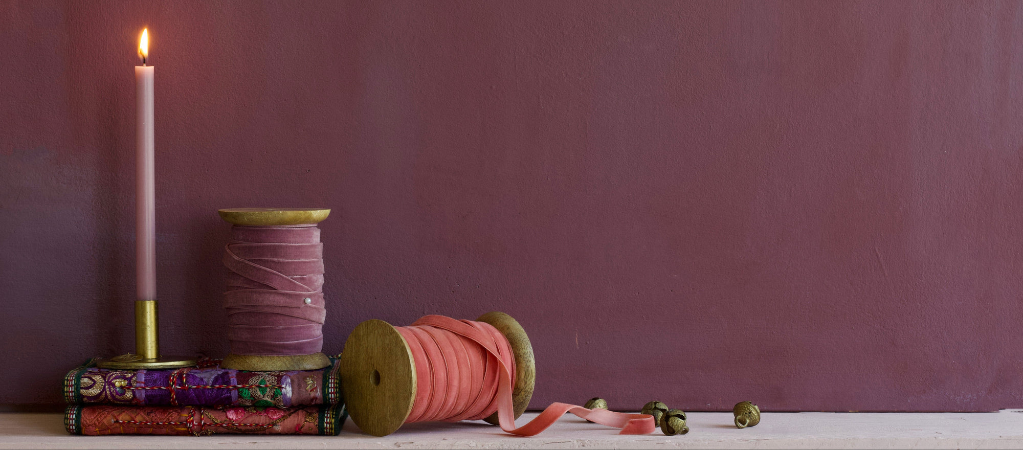 SOFT SHAPES. WARM TONES. OBJECTS WITH CHARACTER.